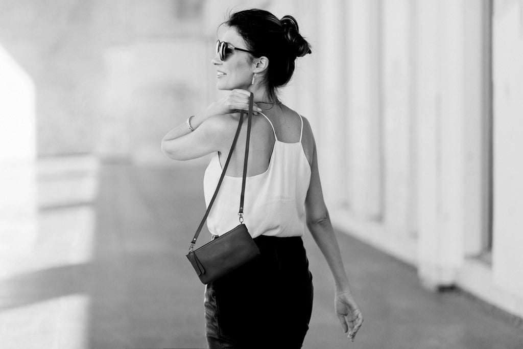 Women's Full Grain Leather Shoulder Bag – Made in Italy – Elegant Black